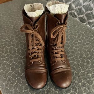 Brown Lace Up w/ Zipper Combat Boots Size 8 + Cream Colored Knit Leg warmers